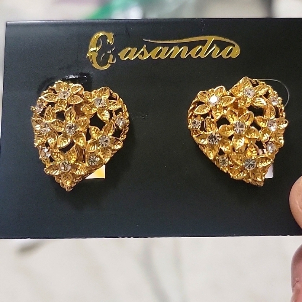 🏷️NWT/ Never Worn Vintage gold plated w/ zircon clip on earrings